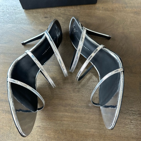 New $795 GIUSEPPE ZANOTTI Silver Padded Strappy Clandestino Heels US 8.5 /38.5EU - Picture 11 of 16